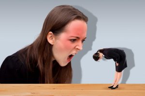 クリニックで待ち時間が出てしまう理由とクレームの対処法