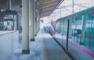 遅延証明書があれば遅刻しても減給されないのは本当か?